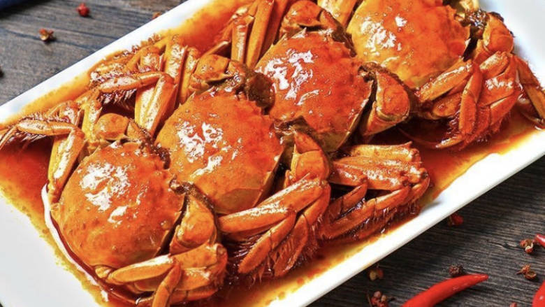家常炒螃蟹,这个图只是摆盘好看罢了，炒螃蟹还是要把螃蟹切开炒，这样入味，吃起来特别好吃。