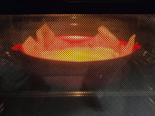 奶酪酥饼,烤箱200度，30分钟，上色漂亮就可以关火了