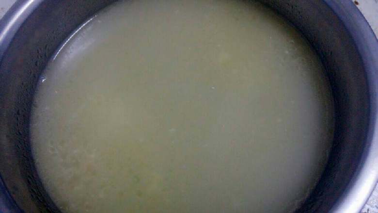 香菇莴笋烧虾饺肚条,高汤完成。