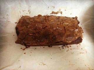 核桃巧克力布朗尼,入预热170度的烤箱中下层烤20-30分钟，【我烤的久了皮有点脆，不影响口感】