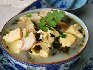 雪菜豆腐炖鱼头