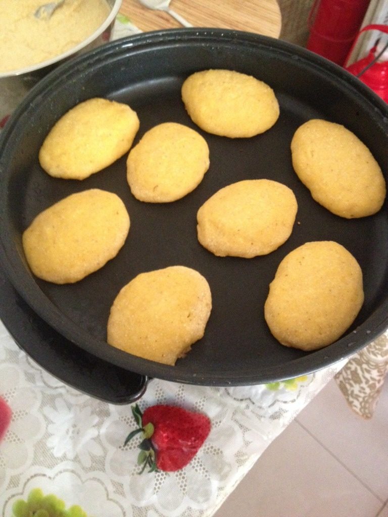 黄金饼,如图拍成大小均匀的小饼子，放平底锅依次摆好熟了即可出锅