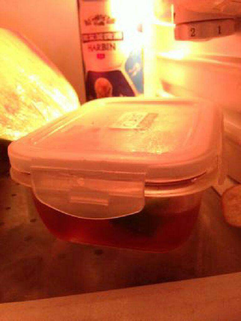 【蜂蜜柠檬水】,盖好放入冰箱冷藏一夜。