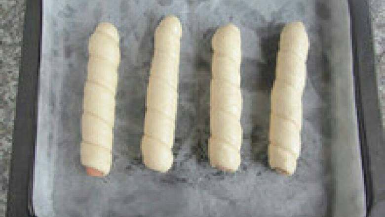 火腿面包, 依次做完并放入铺有油纸的烤盘，进行2次发酵。