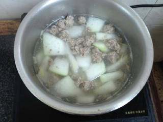 干贝肉碎冬瓜汤,煮至冬瓜周边有点透就关火焖一会即可。