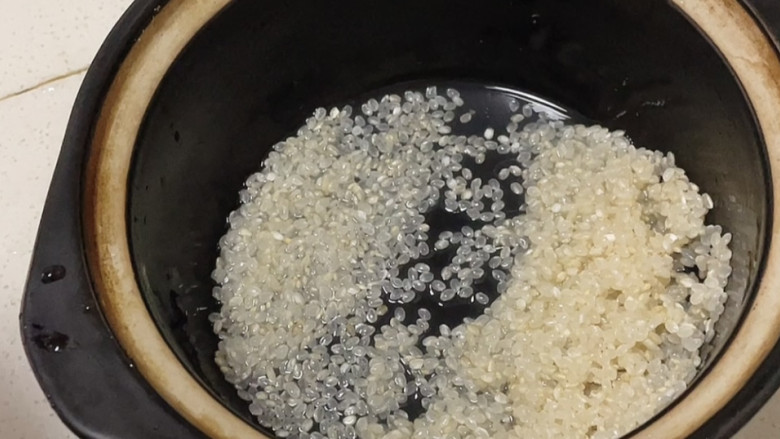 #闹元宵#芥菜菜脯粥,再把胚芽米洗净备用再加入适量清水煮沸后加入芥菜