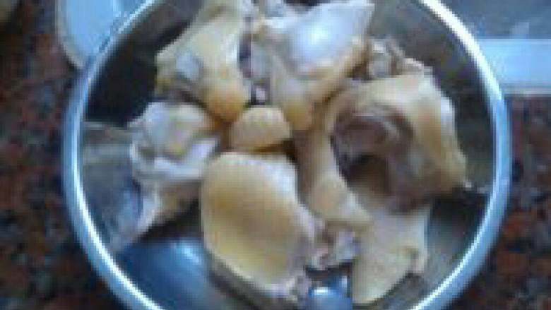 椰子鸡汤,跟着再冲洗干净，沥干水备用。
