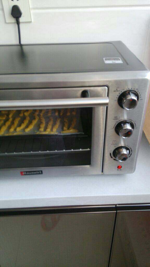 小饼干（磨牙棒）,烤箱预热，上下火170度，中层烤15分钟