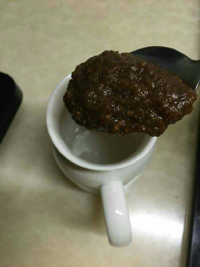 红枣红糖姜茶,打上两勺用开水冲就可以喝了。