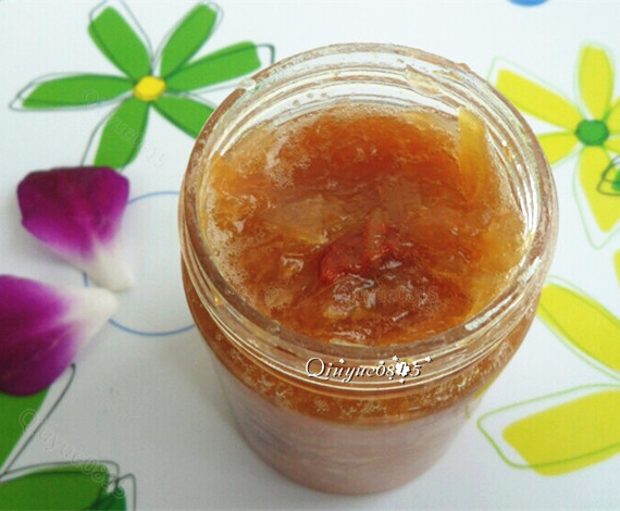 蜂蜜枸杞红柚茶,装入无水无油小瓶（我顺势放到快用完的蜂蜜瓶了），盖紧盖子放冰箱。随吃随取。
