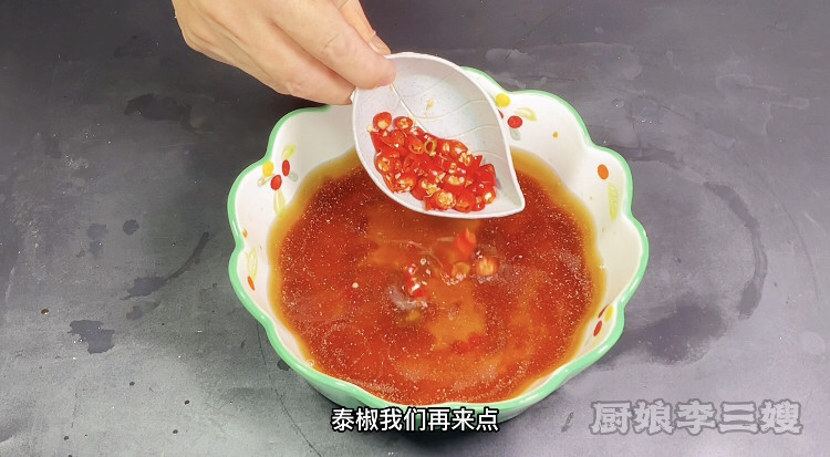 鲜香味美的辣卤竹节蛏制作方法,加点泰椒在里面