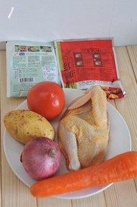 红咖喱鸡肉炖杂蔬,准备好食材，鸡清洗干净