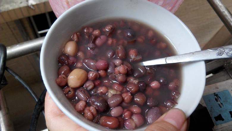 红豆薏米花生冰棍,装碗里可以直接当糖水吃，