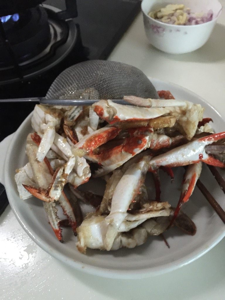 海鲜意面,料理蟹 放一边备用