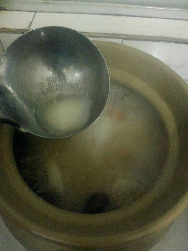 淮山鸭肉汤,在加入盐煲十分钟