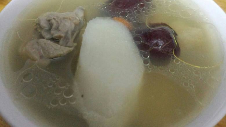 淮山鸭肉汤,盛碗食用
