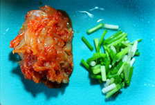 韩式蛋炒饭,泡菜切丝备用