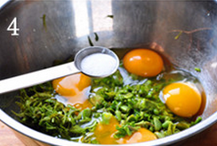  香椿炒蛋,将香椿碎段儿放入大碗，打入鸡蛋，加入适量盐