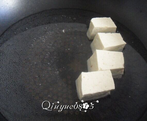 豆腐核桃汁,豆腐我用热水焯了一下。
