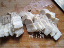 干锅萝卜,煮熟的五花肉切片