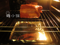7分烤牛肉,送入预热好190℃的烤箱中，循环热风烤45分钟