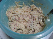 蔓越莓曲奇,加入杏仁粉和提前过筛过一次的低粉切拌至无干粉状态
