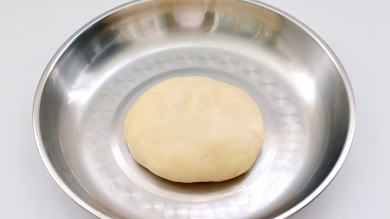 黄豆糯米球,揉成光滑的面团。