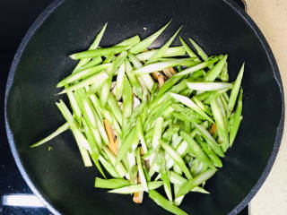 杂炒蔬菜,加入芦笋