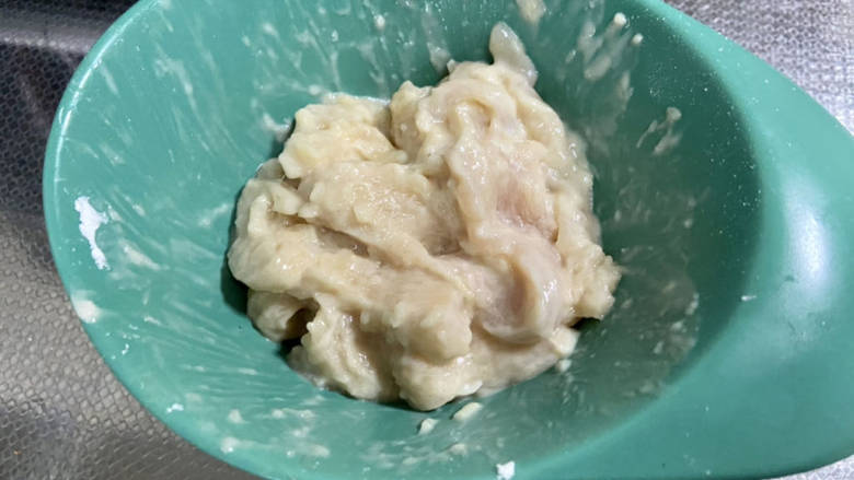 冬瓜瘦肉汤➕冬瓜香菇鸡肉汤,最后加入半汤匙食用油，抓拌均匀腌制10分钟