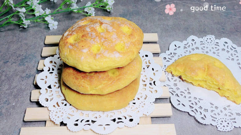 田园南瓜饼,可以切成小块享用，有一种蛋糕般的香甜，非常好吃。