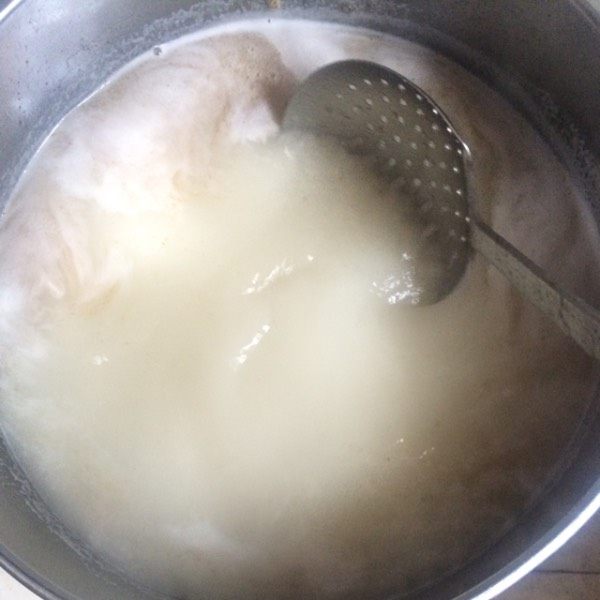 云南腊排骨,如图排骨的好坏决定汤的成色，味道！