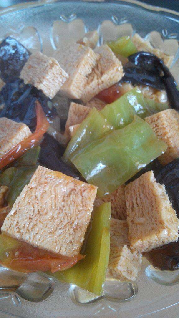炖冻豆腐,出锅前加盐，用淀粉勾芡即可出锅