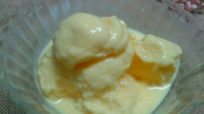 芒果酸奶冰淇淋,成型了。