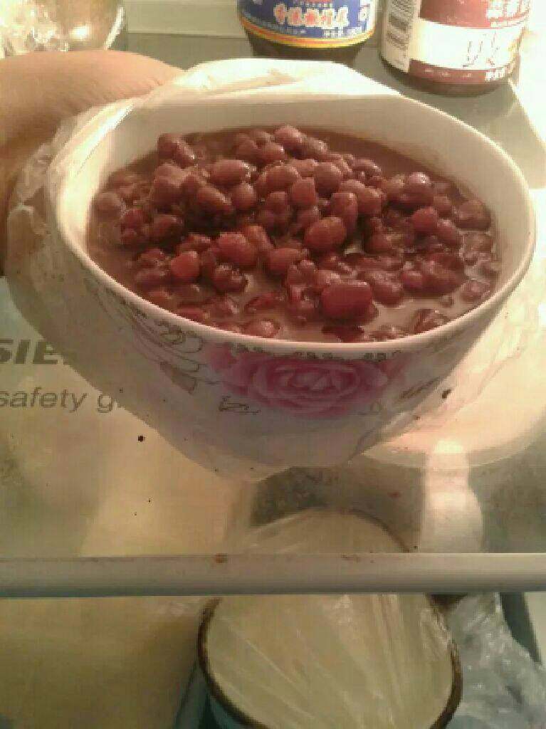 蜜红豆酸奶雪糕,红豆冷却以后放入冰箱冰起来