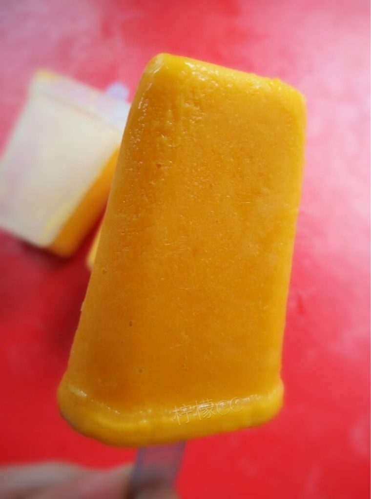 酸奶芒果冰棒,如图如图放入冰箱冷冻4小时以上即可享用
