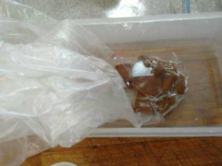 维尼熊杏鲍菇早餐,巧克力放保鲜袋里隔热水融化