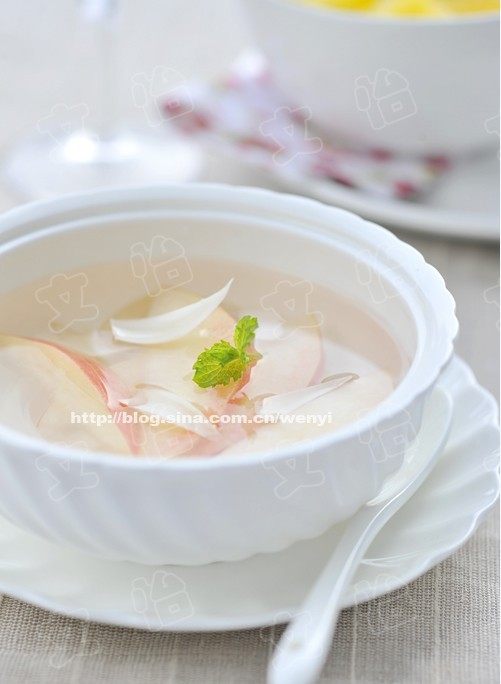 百合水蜜桃甜汤