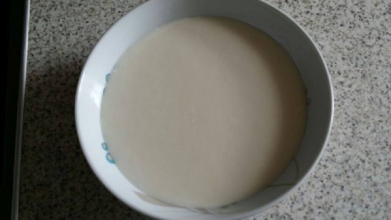 教你做冰皮月饼,然后蒸碗中(蒸碗建议用陶瓷的，这样受热均匀，最好不要用不锈钢，碗不要太深)