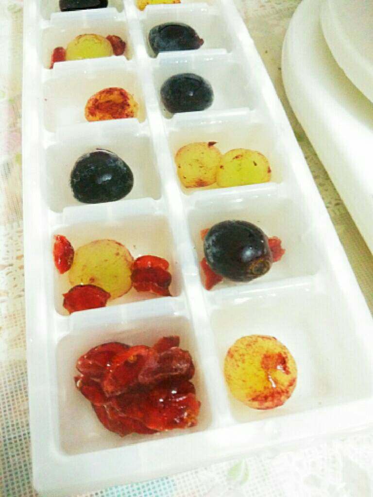 缤纷夏日水果冰,如图，加入糖水