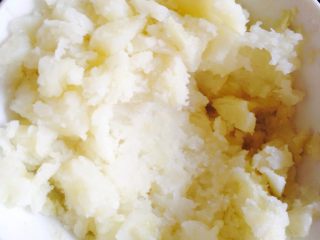 【减脂午餐】蔬菜土豆泥,蒸好土豆后用工具碾成土豆泥