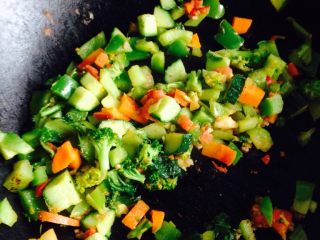 【减脂午餐】蔬菜土豆泥,放黑胡椒粉和盐继续炒
