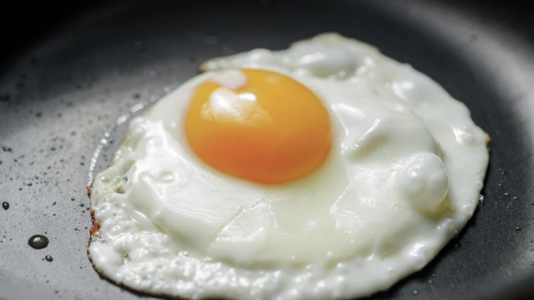 牛油果拌饭,还可以煎一个鸡蛋放在拌饭里。