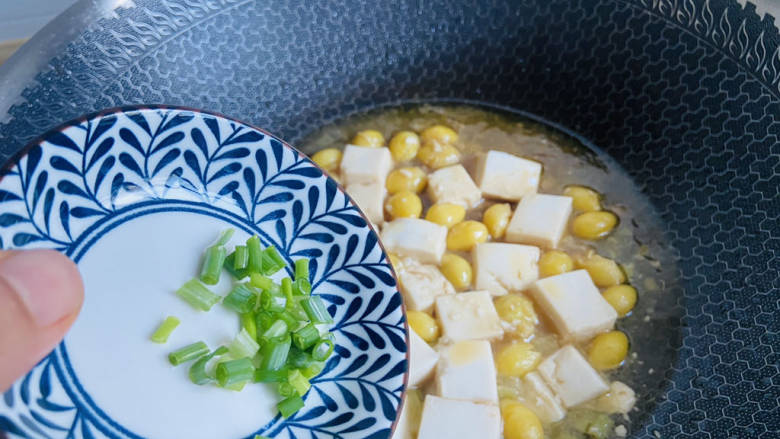 白果炖豆腐,入葱花