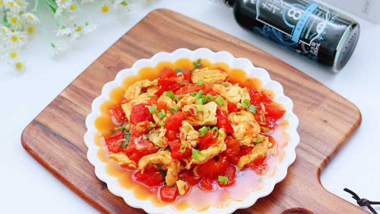 西红柿虾皮炒蛋,做法简单又营养丰富。