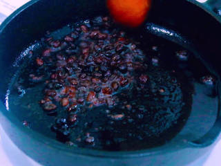 蒜蓉豆豉蒸排骨,豆豉用油炒香