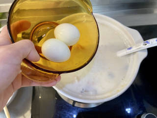 牛奶番薯粥➕牛奶鸡蛋红薯粥,加入煮好的鸡蛋