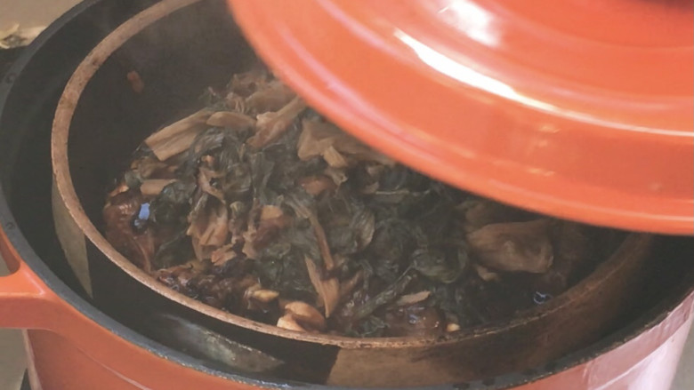 蒜蓉豆豉蒸排骨,大火烧开，上气后盖上锅盖，转小火蒸1小时左右