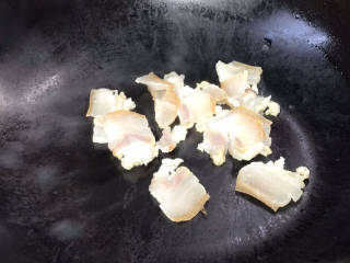 椒麻杏鲍菇,再起锅放入肥肉，煸炒出油