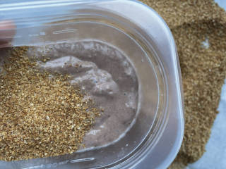 减脂版提拉米苏,继续铺吐司粉。