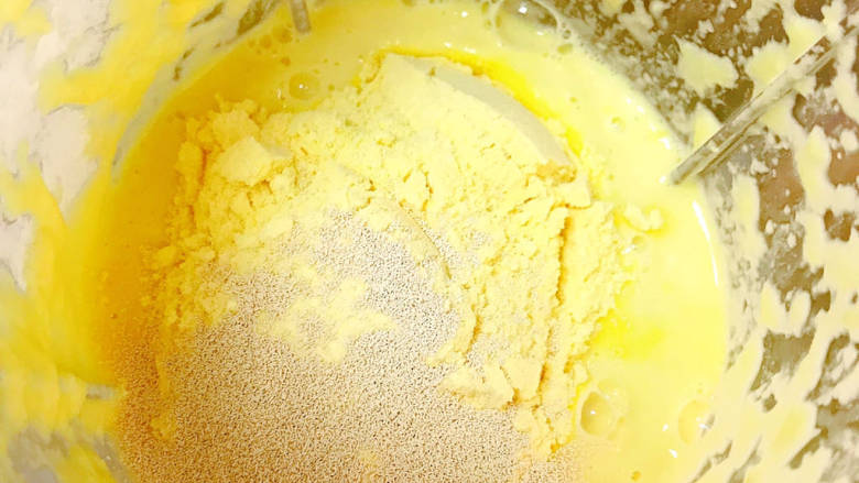 玉米发糕,放入酵母粉